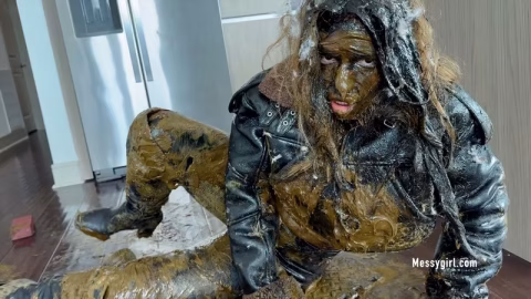 Messygirl – Booby Traps Carmilla