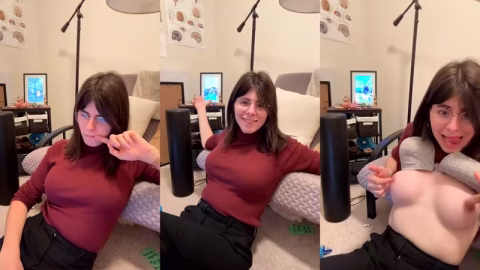 Chaturbate – itschloelaurent – 2026-05-04-7-19-59