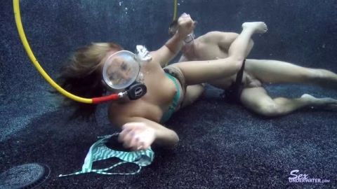 Sexunderwater – HaydenS Swim Pt 1
