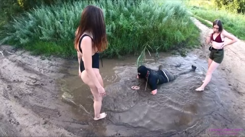 Licking Girls Feet – Alisa And Diana – Neighborhood – Humiliation Slave