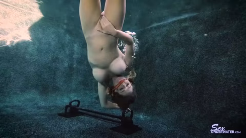 Sexunderwater – The Hang Under