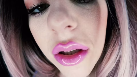 Goddess Fiona – Lollipop Lipstick Fetish