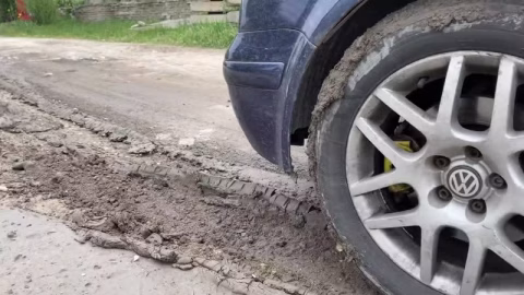 Stuck In Mud Cranking – Heel Pedal Pumping To Handjob Amp Sloppy Blowjob