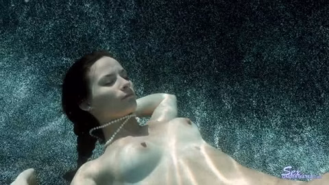 Sexunderwater – Touch Alexis